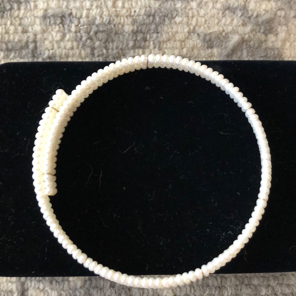 Elegant Pearl Choker Necklace - Picture 4 of 6